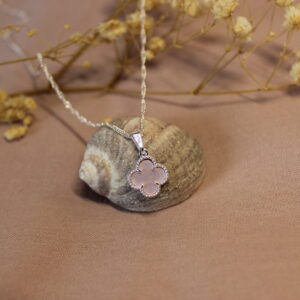 Collar Van Cleef rosa.